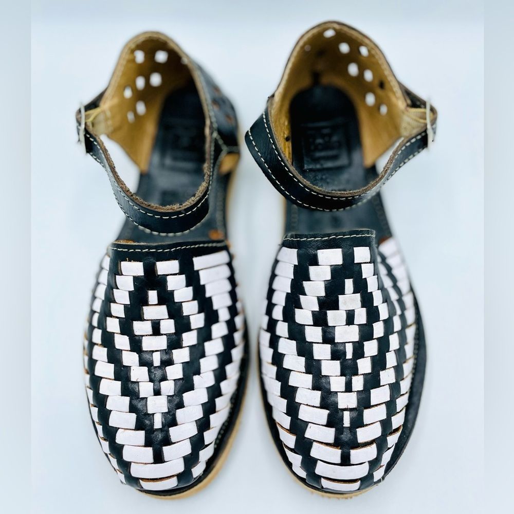 Handmade Black and White Strap Huaraches - Picture 3 of 7